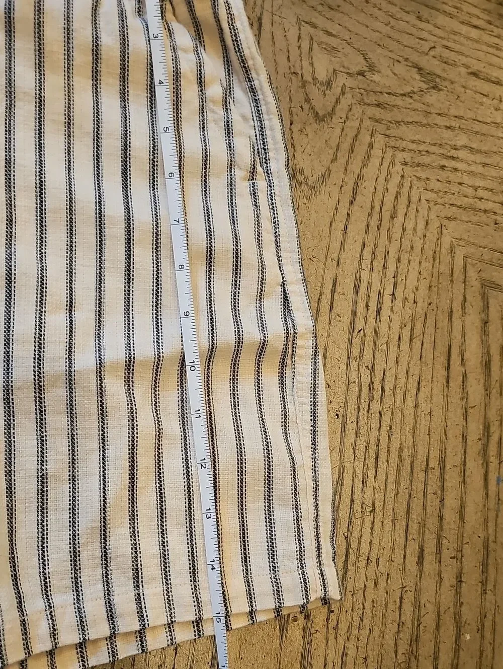 H&M Cream Shorts with Stripes Size 9-10 NWT